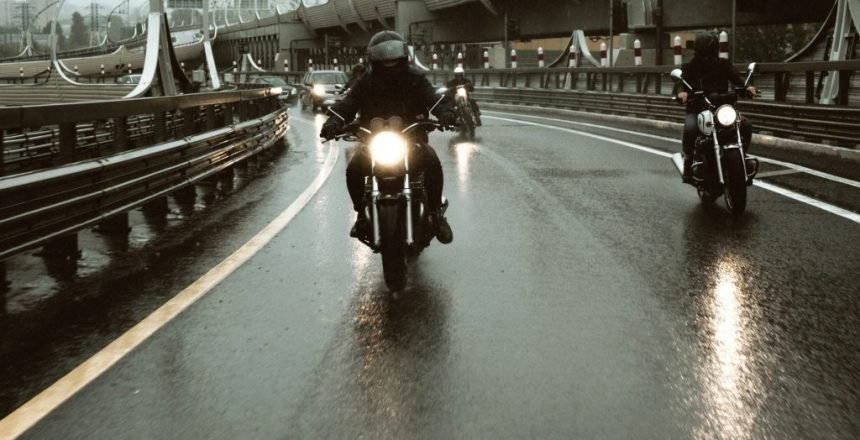 Capa de Chuva Para Motociclistas: Conheça os Melhores Tipos e Materiais